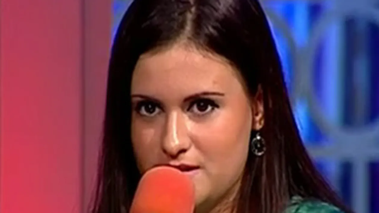 VIDEO Rasturnare de situatie! Eleva de la George Enescu, data de gol de o profesora! I-a facut ochi dulci  lui Madalin Voicu Jr si tuturor profesorilor ei!