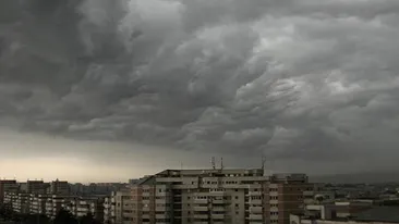 Jumătate de ţară este afectată de această informare meteo! ANM a emis o atenţionare de cod galben de furtuni