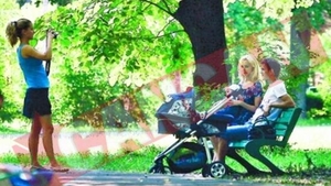 Si-a luat ramas bun de la familie in parc