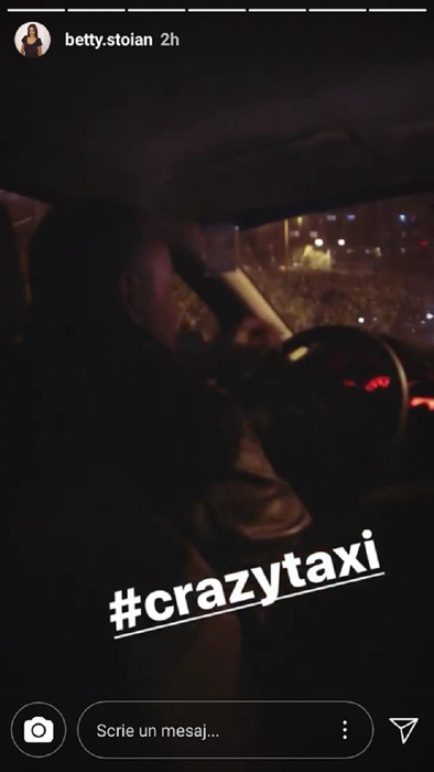 FOTO / Betty Salam a trăit momente neaşteptate într-un taxi! Şoferul s-a dezlănţuit, iar ea a filmat totul! Imaginile sunt virale
