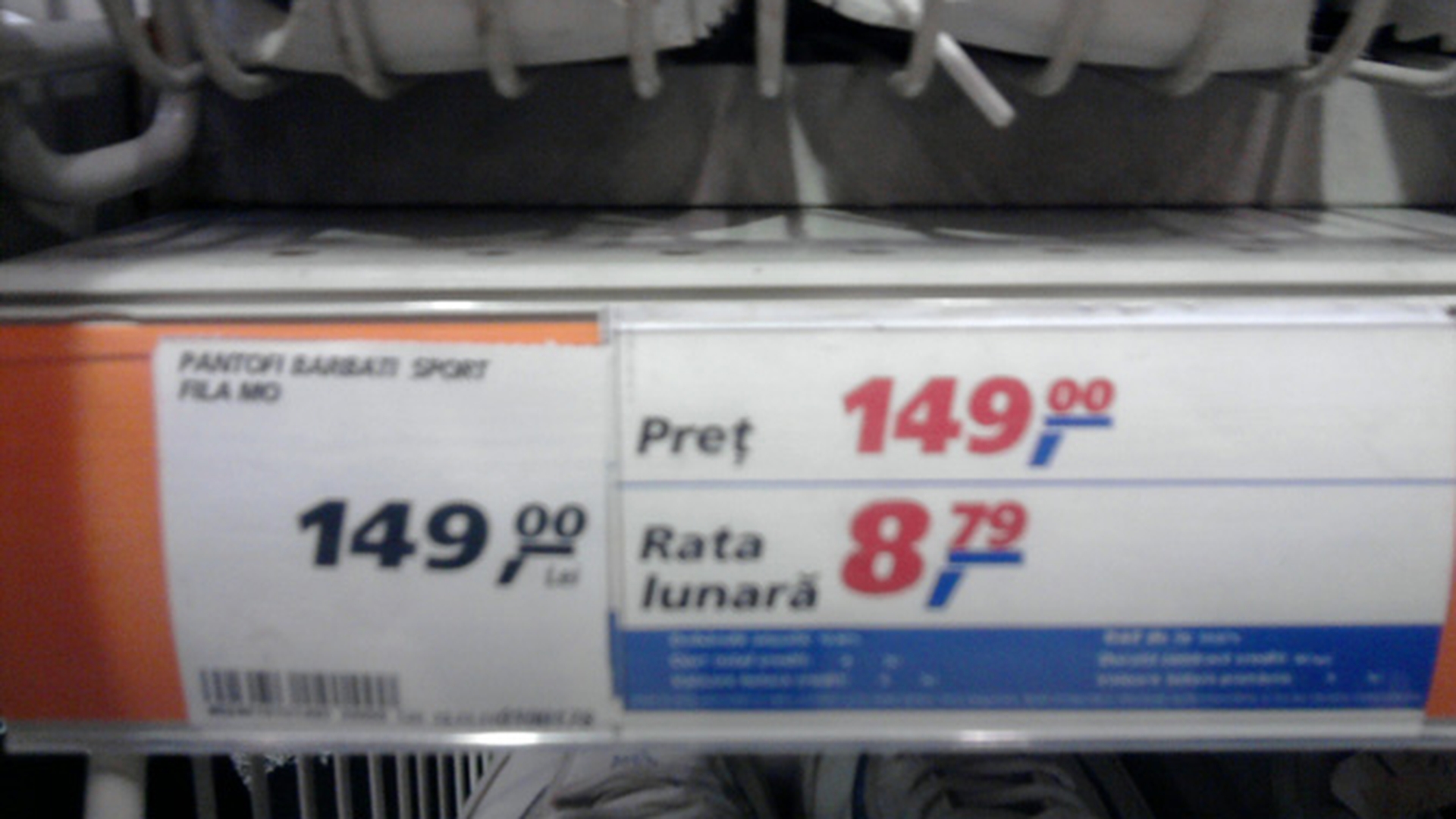 Asta e cea mai tare! Intr-un supermarket din Bucuresti se vand pantofi in rate - Cu 9 RON pe luna, iesi in oras cu adidasi de un milion jumatate