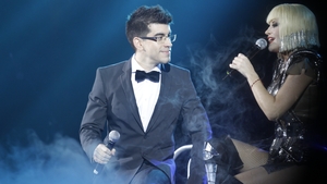 Florin Calinescu a urmarit din culise debutul fiului sau pe scena! Petru a cantat o piesa cu Lori!