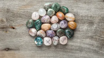 Horoscop rune azi, 7 aprilie 2026. Leul dă lovitura sub runa Kenaz, iar Scorpionul află adevărul care îi schimbă viața