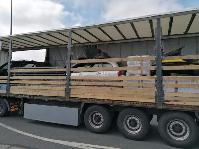 S-a inspirat din filmele cu Vin Diesel, dar nu i-a ieșit! Ce a ascuns un român în remorca unui camion, fiind convins că îi va păcăli pe vameși