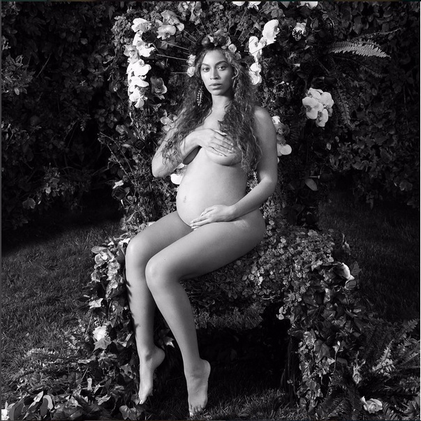 BEYONCE le-a dat peste nas criticilor care au acuzat-o că foloseşte mame-surogat! S-a pozat complet goală şi le-a arătat tuturor imaginile