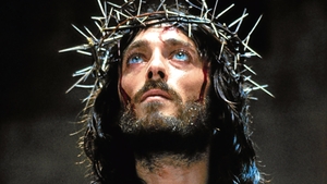 Acum 40 de ani, a interpretat rolul vieții sale în ”Iisus din Nazareth”. Ce s-a întâmplat cu actorul Robert Powell