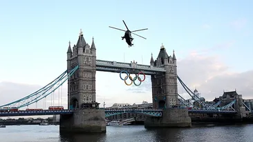 VIDEO Un elicopter s-a prăbuşit în centrul Londrei! Două persoane şi-au pierdut viaţa în urma accidentului