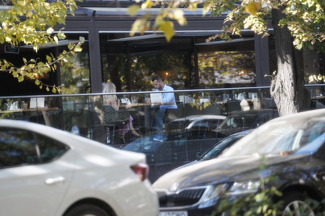 Tristan Tate a ieșit la restaurant însoțit de o blondă misterioasă