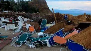 Ce se întâmplă acum în peninsula Halkidiki din Grecia, lovită de o furtună violentă în urmă cu o zi. Restaurantele nu mai servesc mâncare