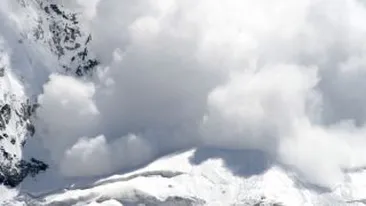 Zece persoane au fost ucise intr-un accident de snowboard, dupa ce au provocat o avalansa