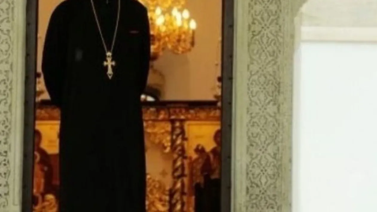 Fals preot din Galați, cercetat pentru înșelăciune. Câți bani a strâns după ce a escrocat zeci de credincioși