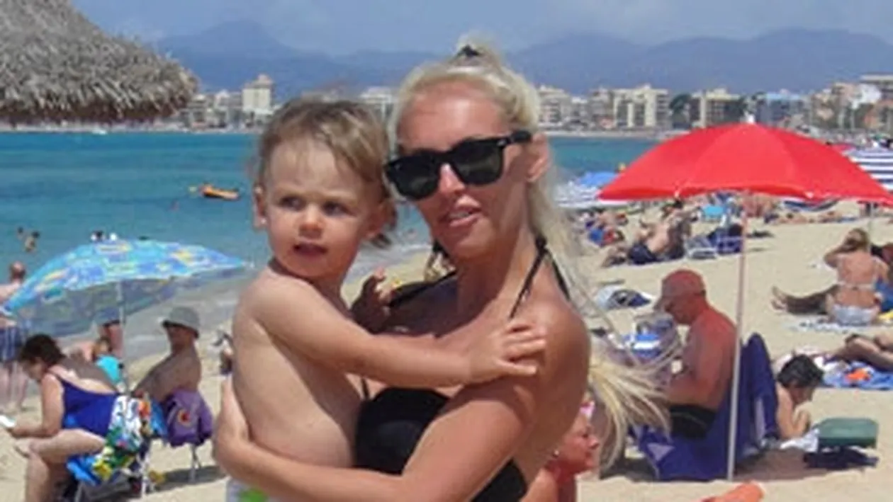 Andreea Spataru a facut furori printre spanioli! Mamica sexy pe plajele din Palma de Mallorca!