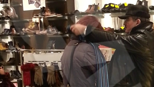 Infidelul Palade se poarta cu manusi cu sotia lui! Chiar daca-i ofera cadouri, Iuliana il tine corzi!