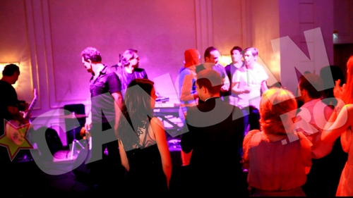 Dezvaluiri despre Directia V! Recitalurile live pe marile scene ale tarii s-au transformat in playback-uri indoielnice la botezuri