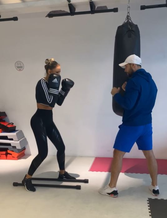 Bianca Drăgușanu, “la vânătoarea” bradului perfect de Crăciun: “Este în mare trend să ai brazi artificiali”. Ce culoare își dorește fiica ei să aibă pomul | FOTO
