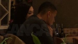 Ea e noua bombă-sexy de la Dinamo. Fiul celebrului Rivaldo şi-a scos soţia în oraş, iar noi avem imaginile!