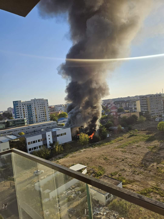 Incendii la fostul cinematograf Gloria și pe Aleea Lacul Morii. Sursă foto: Martori eveniment
