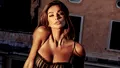 FOTO. Mădălina Ghenea, apariție incendiară! Costumul de baie i-a scos în evidență formele generoase