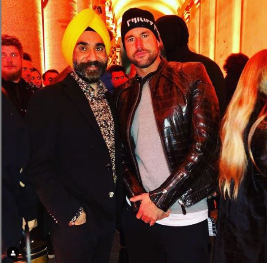 Povestea lui Reuben Singh care a făcut înconjurul lumii. A cerut un împrumut 5.000 de lire sterline de la o bancă și a garantat cu un Rolls Royce, în valoare de un sfert de milion | FOTO