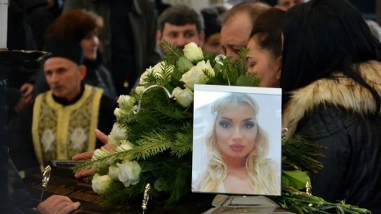Imagini sfâşietoare de la înmormântarea DALIEI DUCA, tânăra de 24 de ani împuşcată de iubit! Mama ei este distrusă de durere