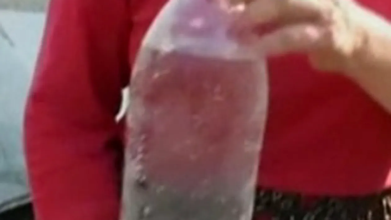 VIDEO Trei profesori, la un pas de moarte din cauza apei minerale