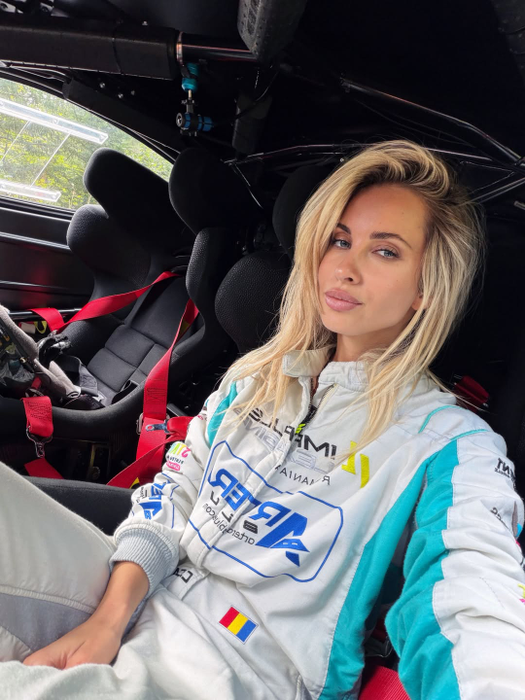 Otniela Sandu și ”Prințișorul asfaltului” nu se mai ascund! Au publicat prima fotografie de cuplu