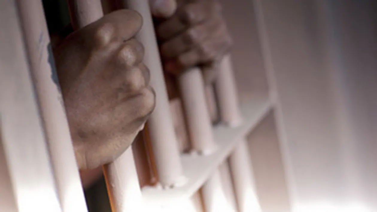 Un detinut de la Poarta Alba s-a spanzurat in toaleta!