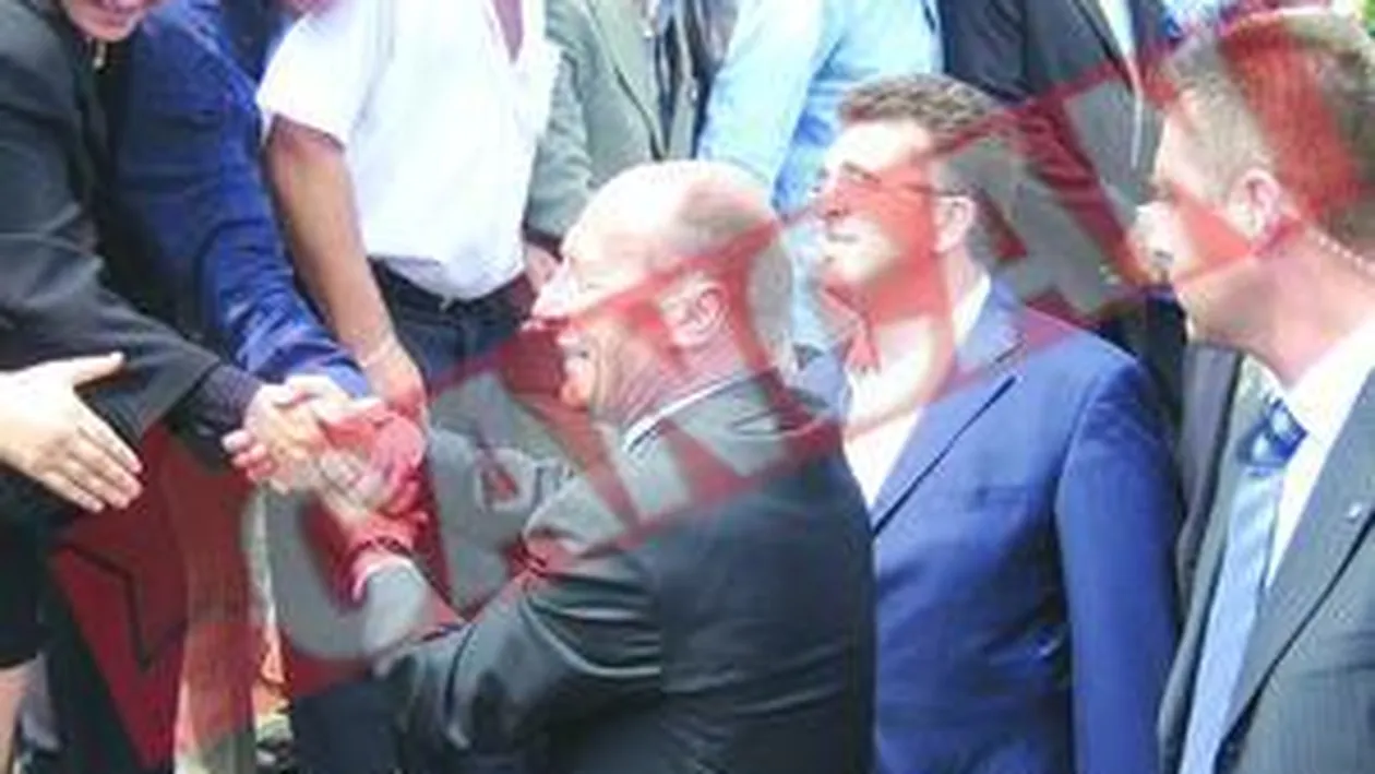 Basescu, brat la brat cu Oprisan