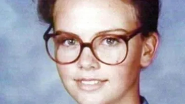 O recunosti pe fata din imagini? Din ratusca cea urata a ajuns o femeie frumoasa si de succes la Hollywood!