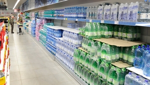 Totul a fost tinut secret pana acum! Ce substante toxice se ascund in apa plata ambalata in PET-uri!