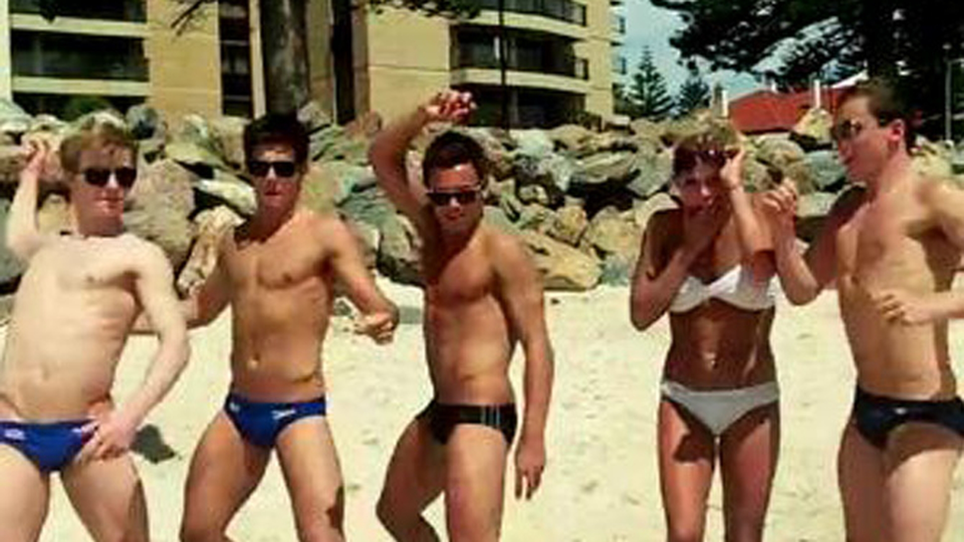 VIDEO Olimpicii Marii Britanii au parodiat piesa "Sexy and I Know It". Uite ce bine le-a iesit!