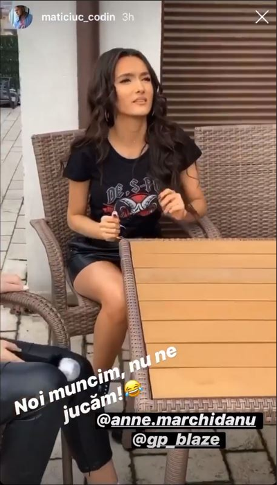 Gafa de proporții a unei prezentatoare de la Pro TV! Fusta mini s-a ridicat atât de mult, încât i s-a văzut lenjeria intimă