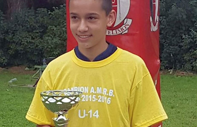 Andrei este foarte mândru de trofeul câştigat cu echipa de club