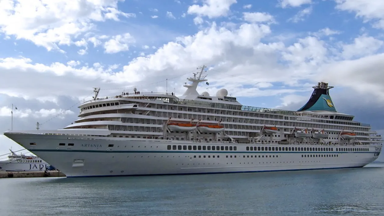 Un “monstru” cu 1.100 de pasageri ajunge in portul Constanta!