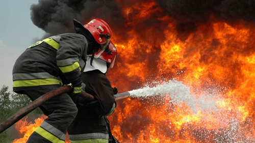 INCENDIU DEVASTATOR! Tineri arsi de vii intr-un club din centrul Capitalei: "Au murit 27 de oameni"