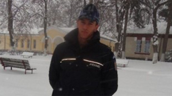 Jandarmul cu voce de aur a pus mana pe o roscata care a vrut sa-l cucereasca pe burlacul Sergiu Barboni. "Este sexi rau"