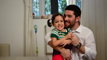 Fetiţa lui Alex Dima are o dorinţă incredibilă: Vrea ca Moş Nicolae să-i aducă un purcel