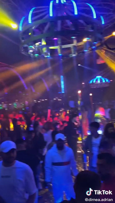 Theo Rose și Bogdan de la Ploiești, luați prin surprindere de dedicații în valoare de zeci de milioane într-un club din Buzău | VIDEO