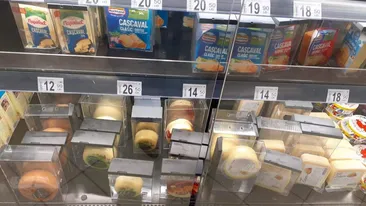 Ce au găsit oamenii într-un supermarket din Alexandria - Teleorman. Mai multe produse de la raftul de lactate au fost puse sub „cheie”