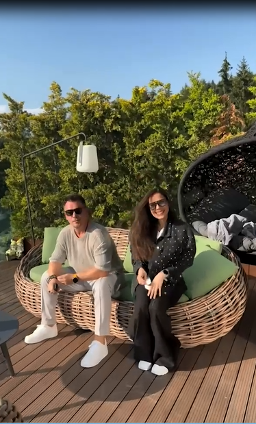 Adela Popescu și Radu Vâlcan, în vacanță cu Irina și Răzvan Fodor. Cât costă o noapte de cazare la cabana unde au petrecut vedetele