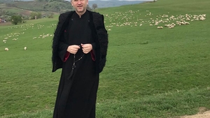 Noi dezvăluiri tulburătoare despre preotul Pomohaci! Transsexualul Geanina susţine că a întreţinut relaţii intime cu părintele