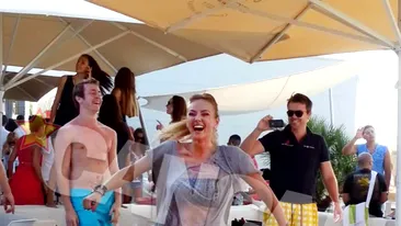Nu-i de mirare ca a castigat “Dansez pentru tine”! Roxana a facut spectacol pe o plaja din Mamaia! In ce fel se poate misca!