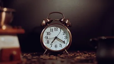 Motivul pentru care ora de iarnă se schimbă mai devreme în 2025? S-a mai întâmplat doar de două ori, în ultimele două decenii