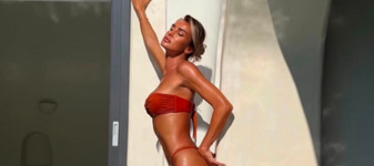 FOTO. Diana Munteanu, sesiune foto spectaculoasă într-o fustă transparentă: „Ai defecte?”