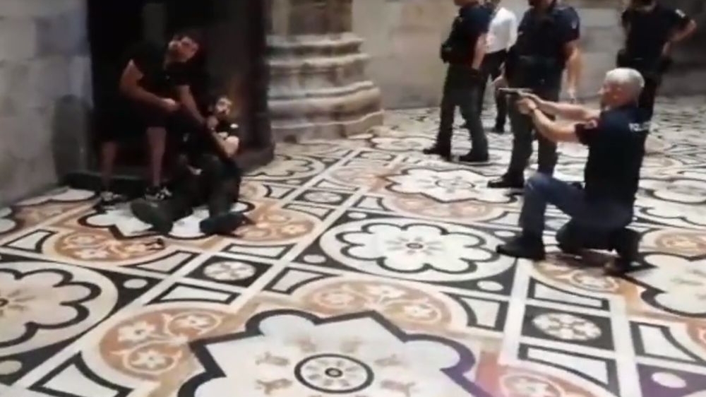 Paznic de la Domul din Milano, luat ostatic și amenințat cu un cuțit. VIDEO