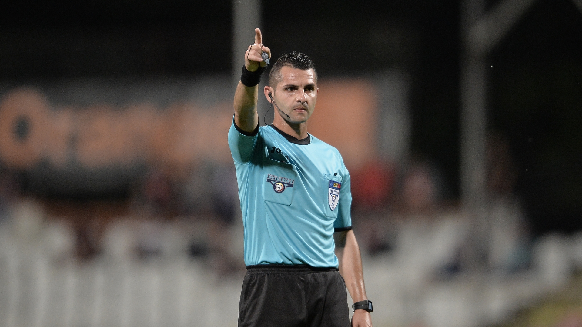 „Câinii” urlă după înfrângerea cu Sepsi și pun tunurile pe Iulian Călin: „Nu îl înţeleg pe arbitru. Poate are probleme acasă!”