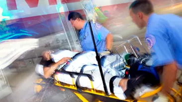 VIDEO Arma unui elev s-a descarcat accidental, ranind grav doua persoane!