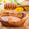 De ce mierea poate rezista ani întregi fără să se strice. Ce o face diferită de alte alimente