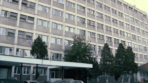 O femeie de 84 de ani a murit după ce s-a aruncat de la etajul al doilea al Spitalului Caransebeș