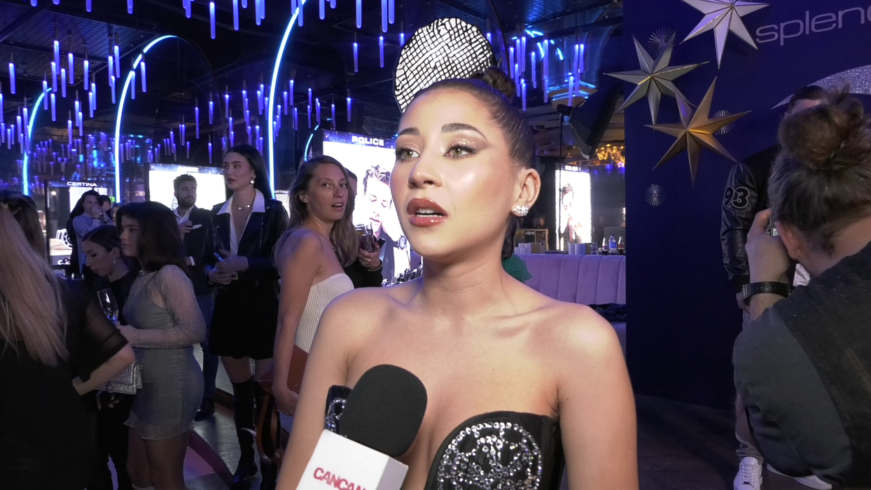 Nicole Cherry: "Părinții mei sunt bine, întreaga mea familie, am cariera pe care mi-am dorit-o de la 14 ani. Am reușit să evoluez frumos, să-mi mențin comunitatea și fanii aproape de mine. Și chiar pot să zic că sunt împlinită din orice punct de vedere!" (Foto: captură video)